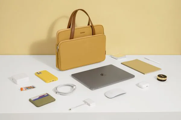 TÚI XÁCH TOMTOC (USA) BRIEFCASE PREMIUM FOR MACBOOK/ULTRABOOK 13”/14” (H21-C01) Màu Vàng