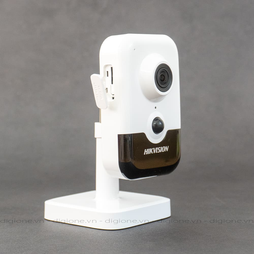 Camera IP Cube 2MP Hikvision DS-2CD2421G0-IW