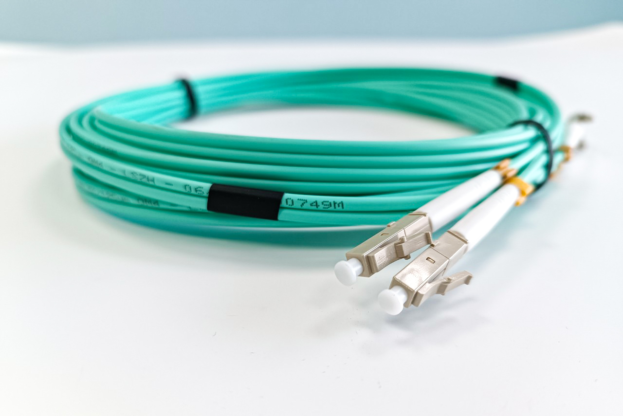 Dây nhảy quang Multimode LC LC Duplex OM4 Norden 332-24OM4L1L1003