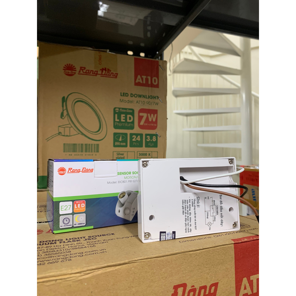Camera Ẩn Dạng Bóng Đèn Cảm Biến Rạng Đông CRG18: Giải Pháp An Ninh Thông Minh